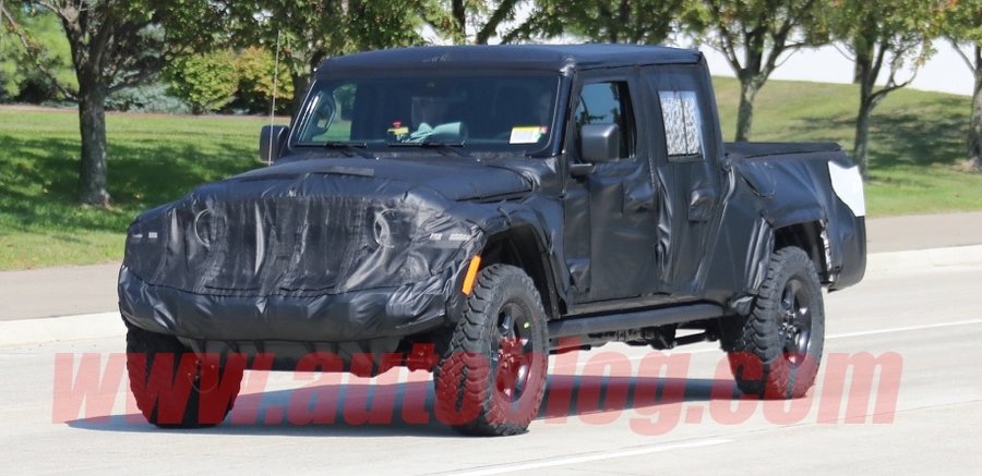 Jeep Wrangler Scrambler pickup spied in tough-looking off-road trim