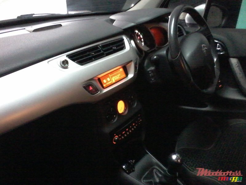 2012' Citroen C3 photo #3