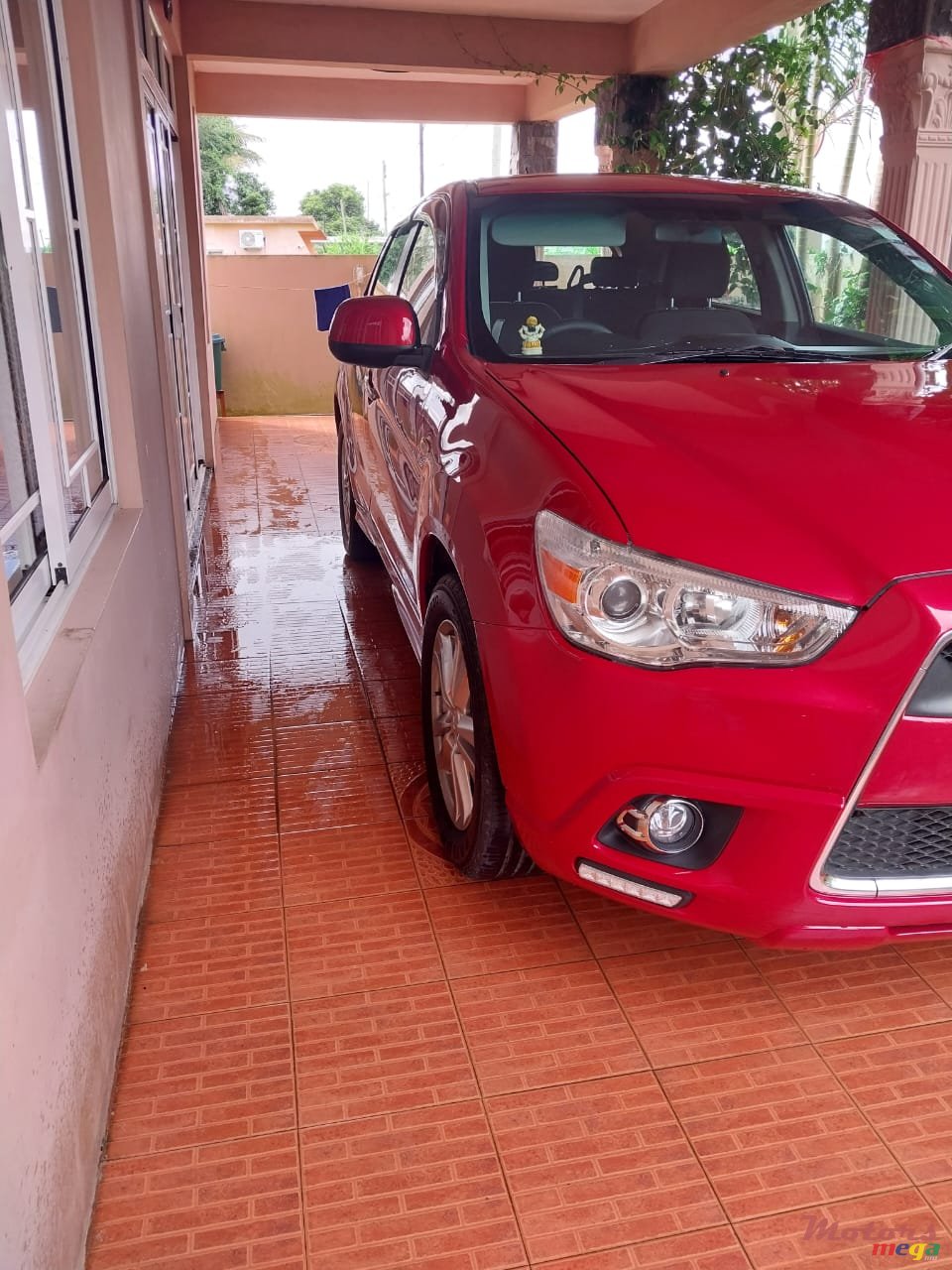 2013' Mitsubishi ASX photo #2