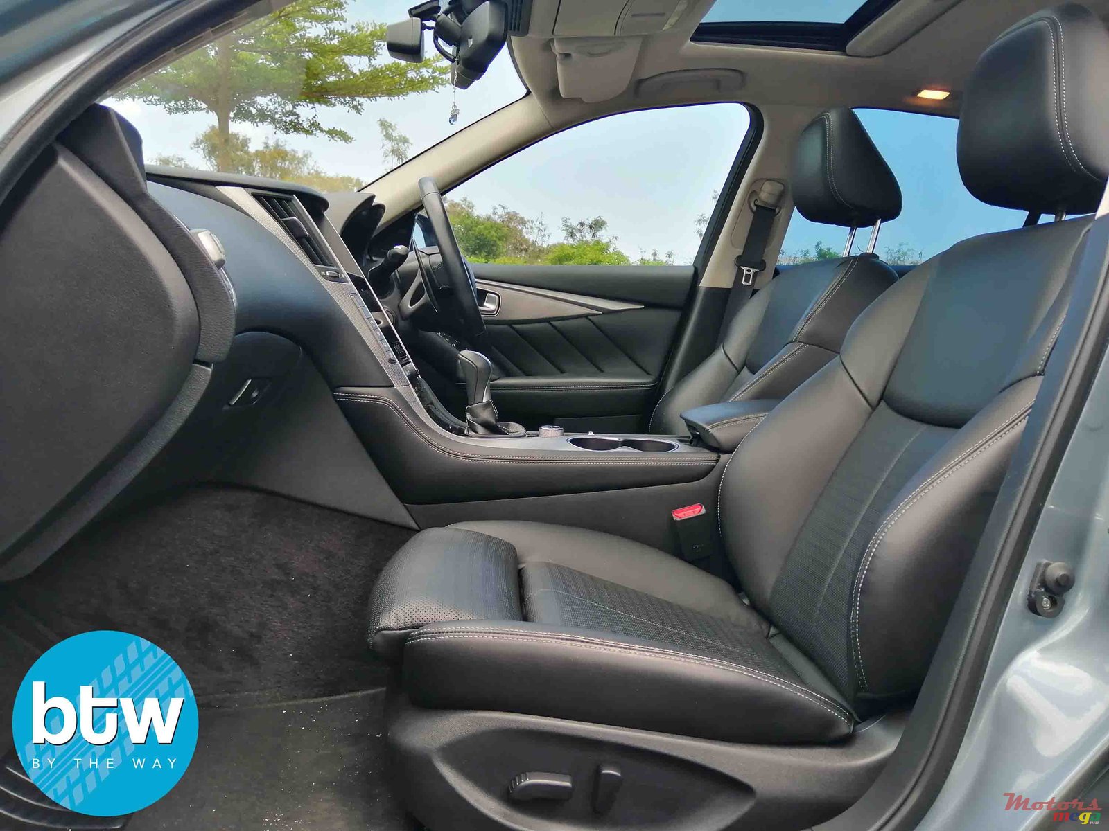 2015' Infiniti Q photo #5