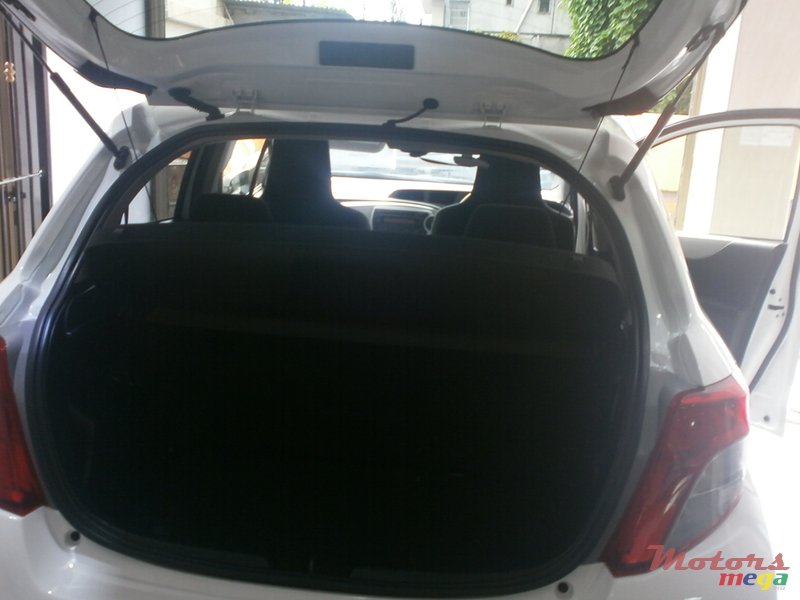 2012' Toyota Vitz photo #3