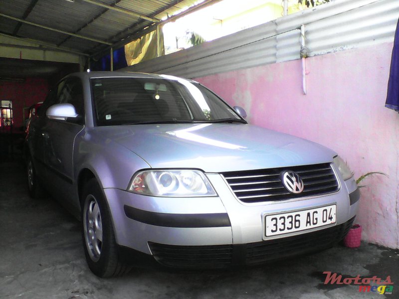 2004' Volkswagen Passat CC photo #1