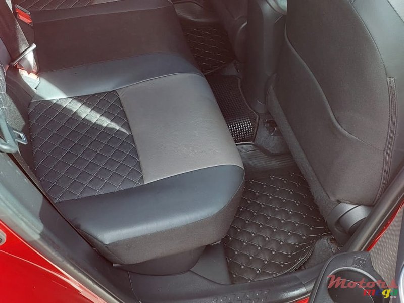 2020' Toyota C-HR photo #5