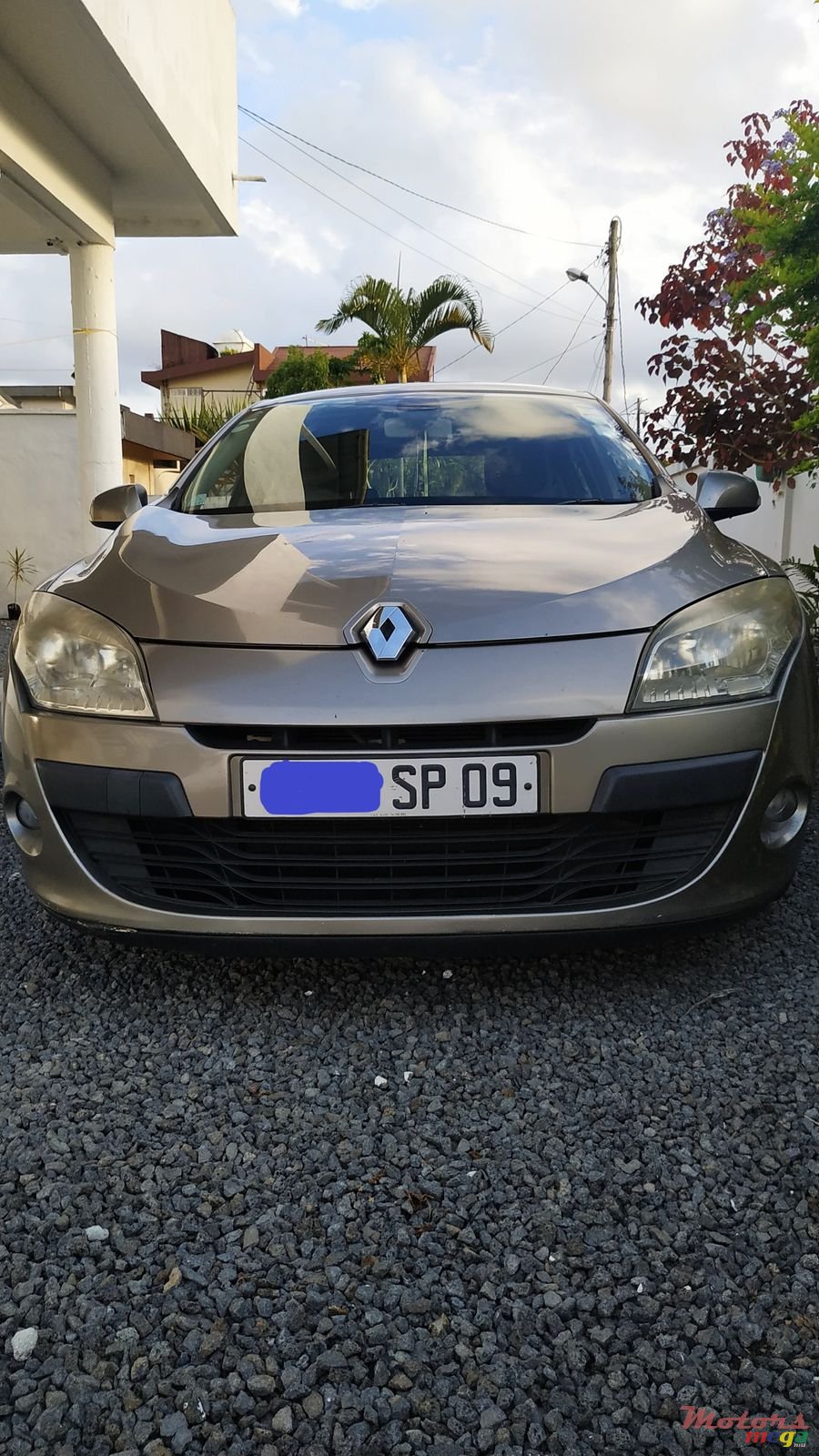 2009' Renault Megane photo #1