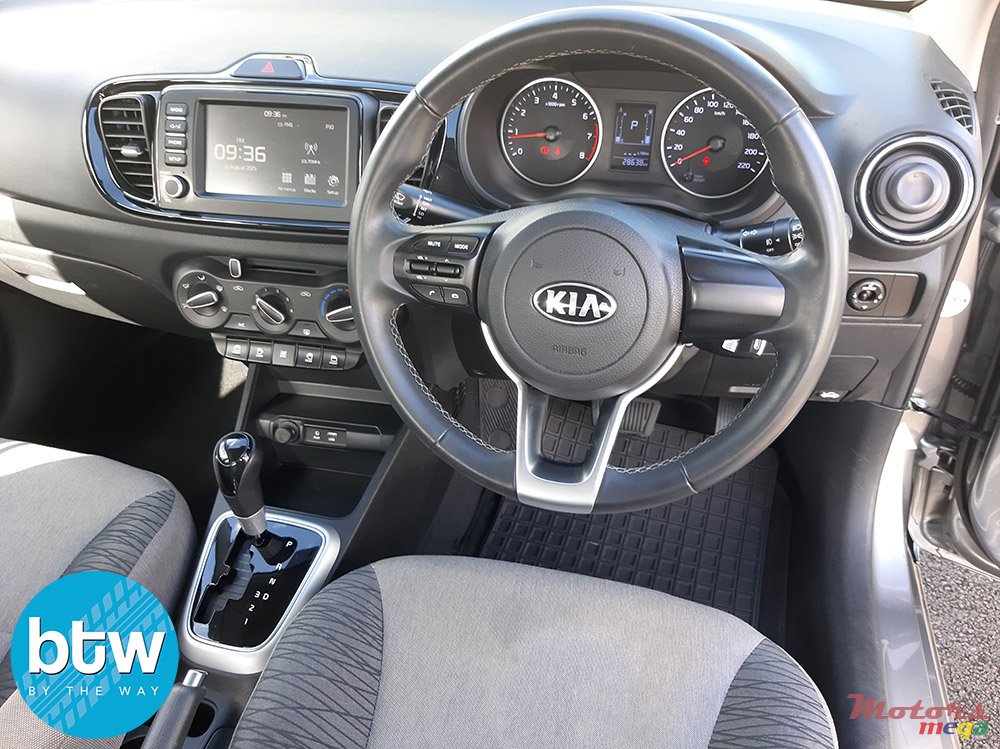 2020' Kia Rio photo #6