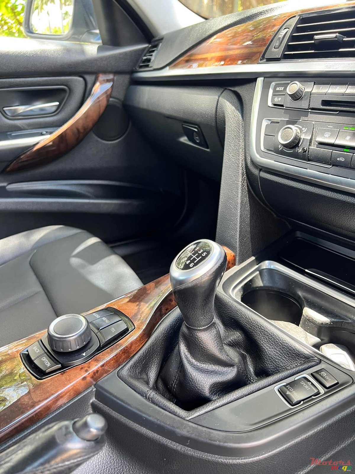 2012' BMW 328 photo #7