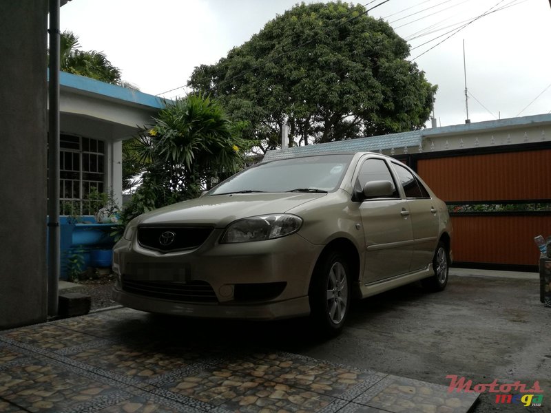 2004' Toyota Corolla Vios photo #2