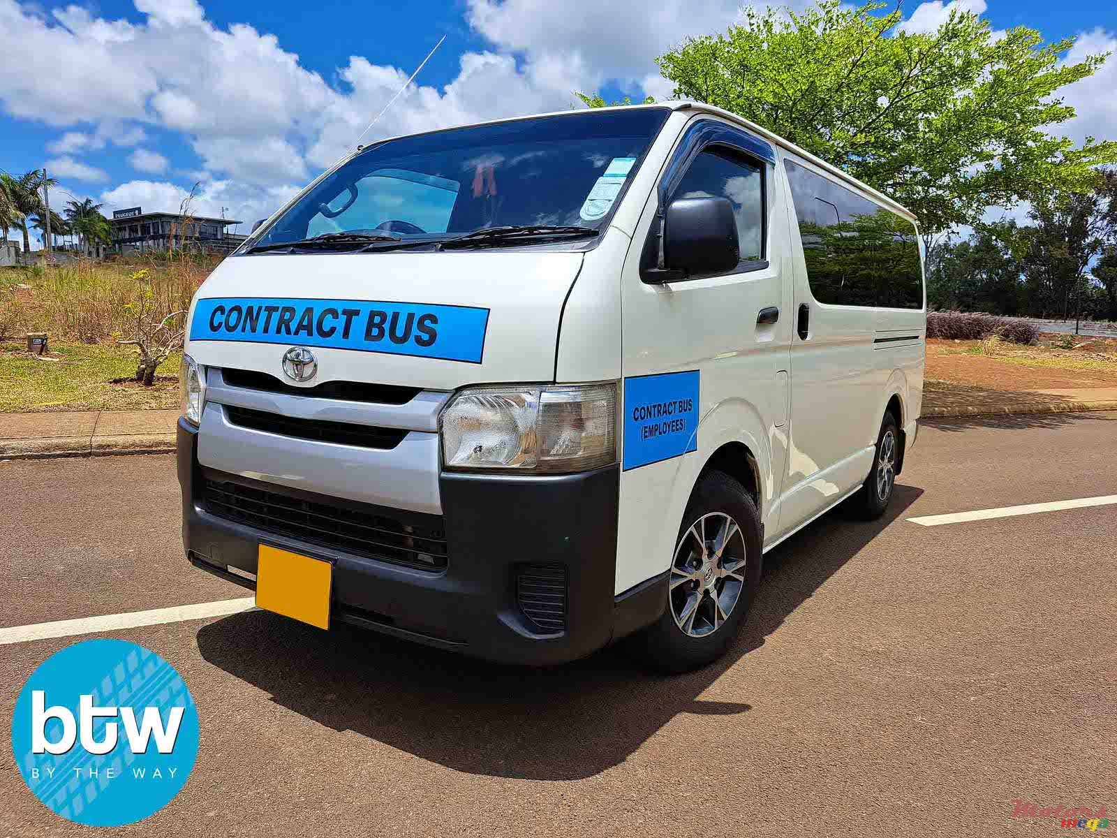 2017' Toyota HiAce photo #2