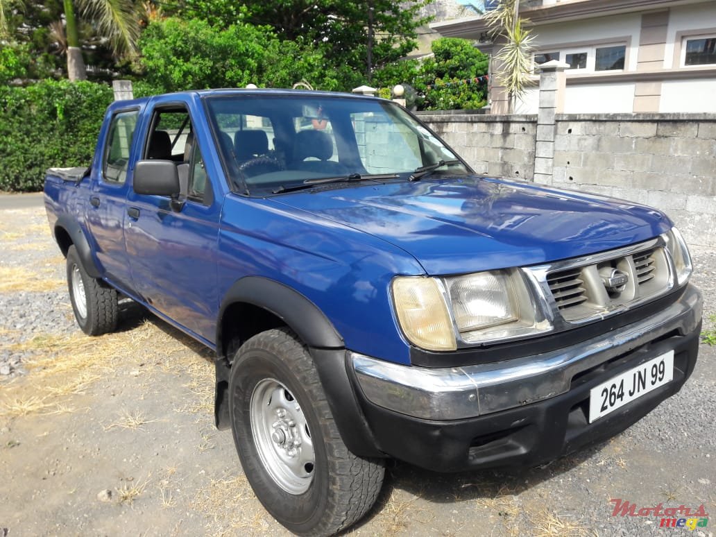 1999' Nissan Navara photo #1