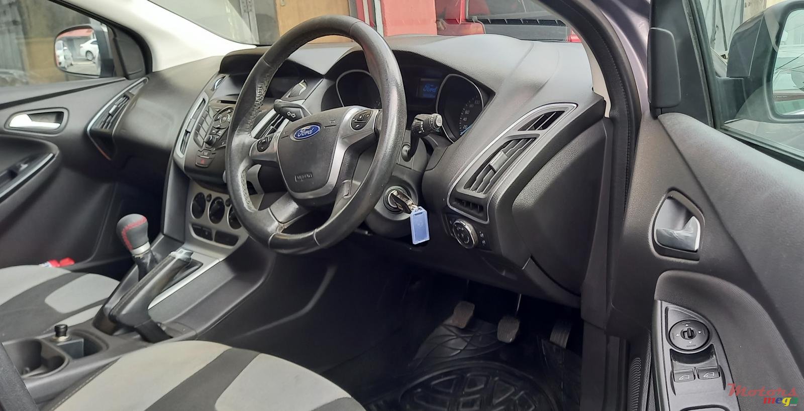 2012' Ford Focus Hatchback photo #5