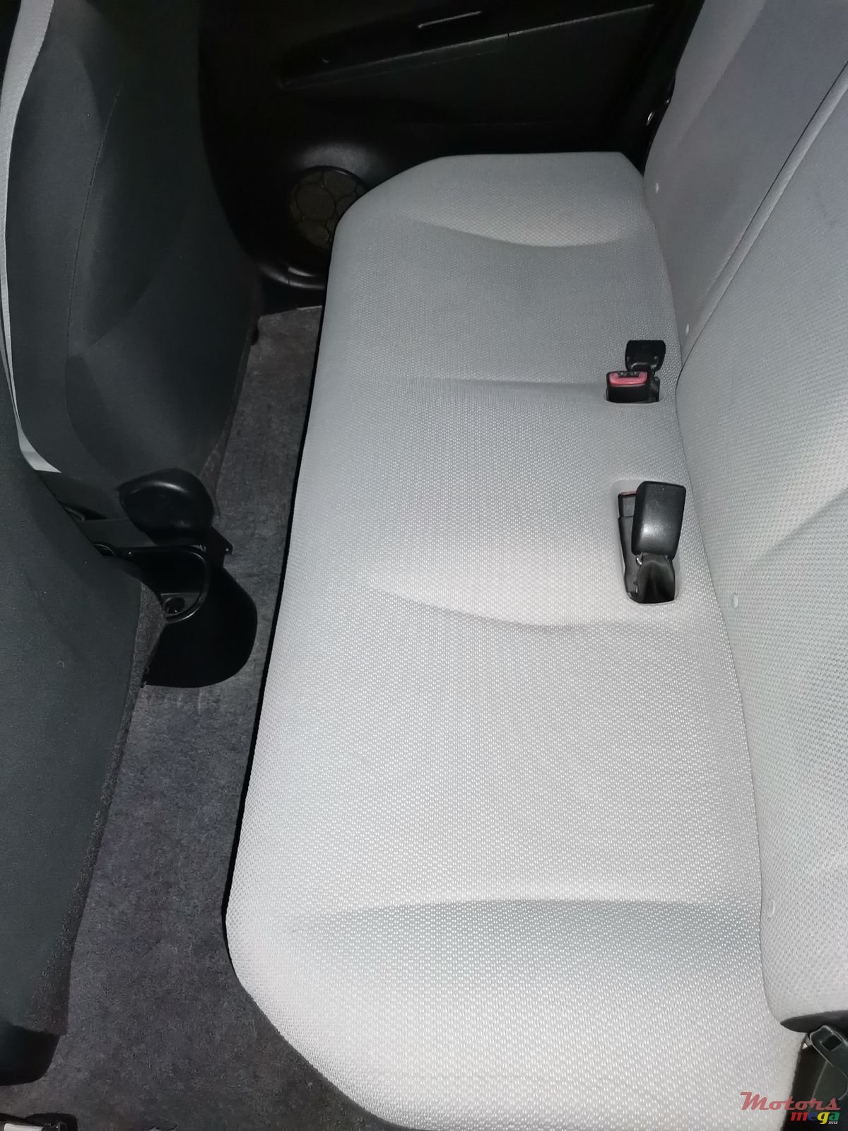 2012' Toyota Vitz photo #3