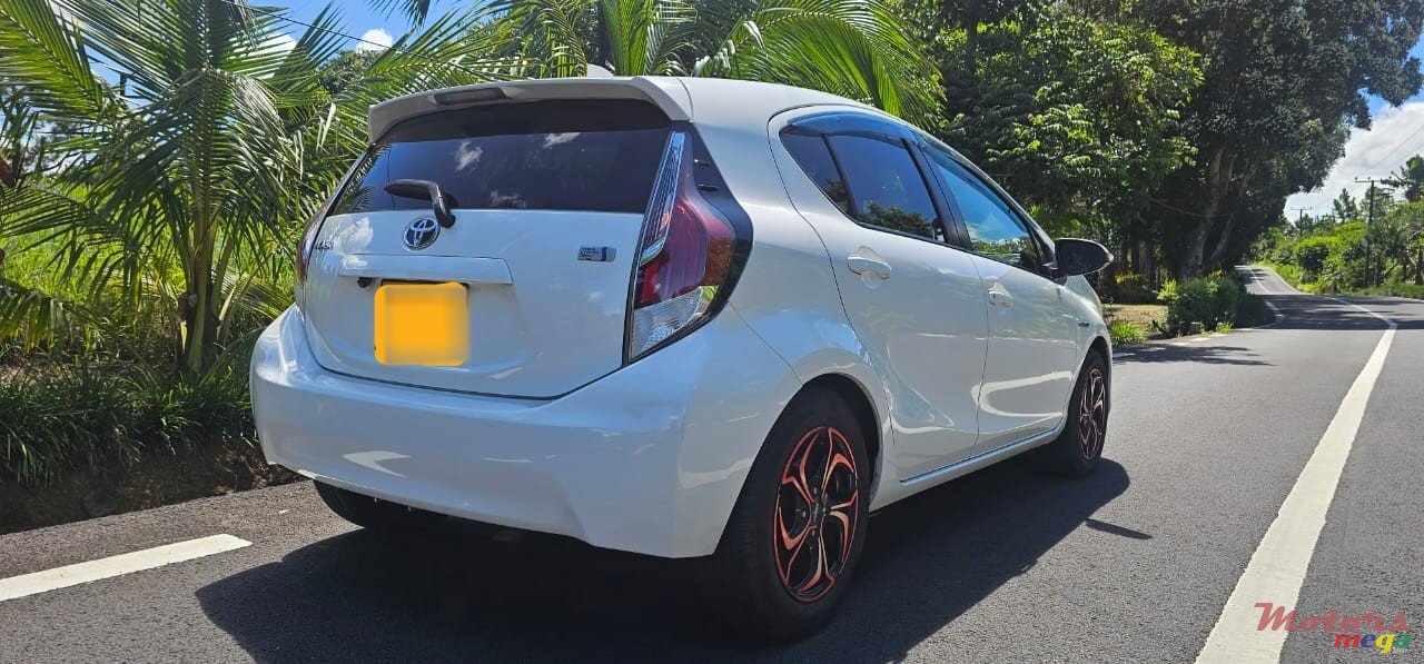 2016' Toyota Aqua photo #3