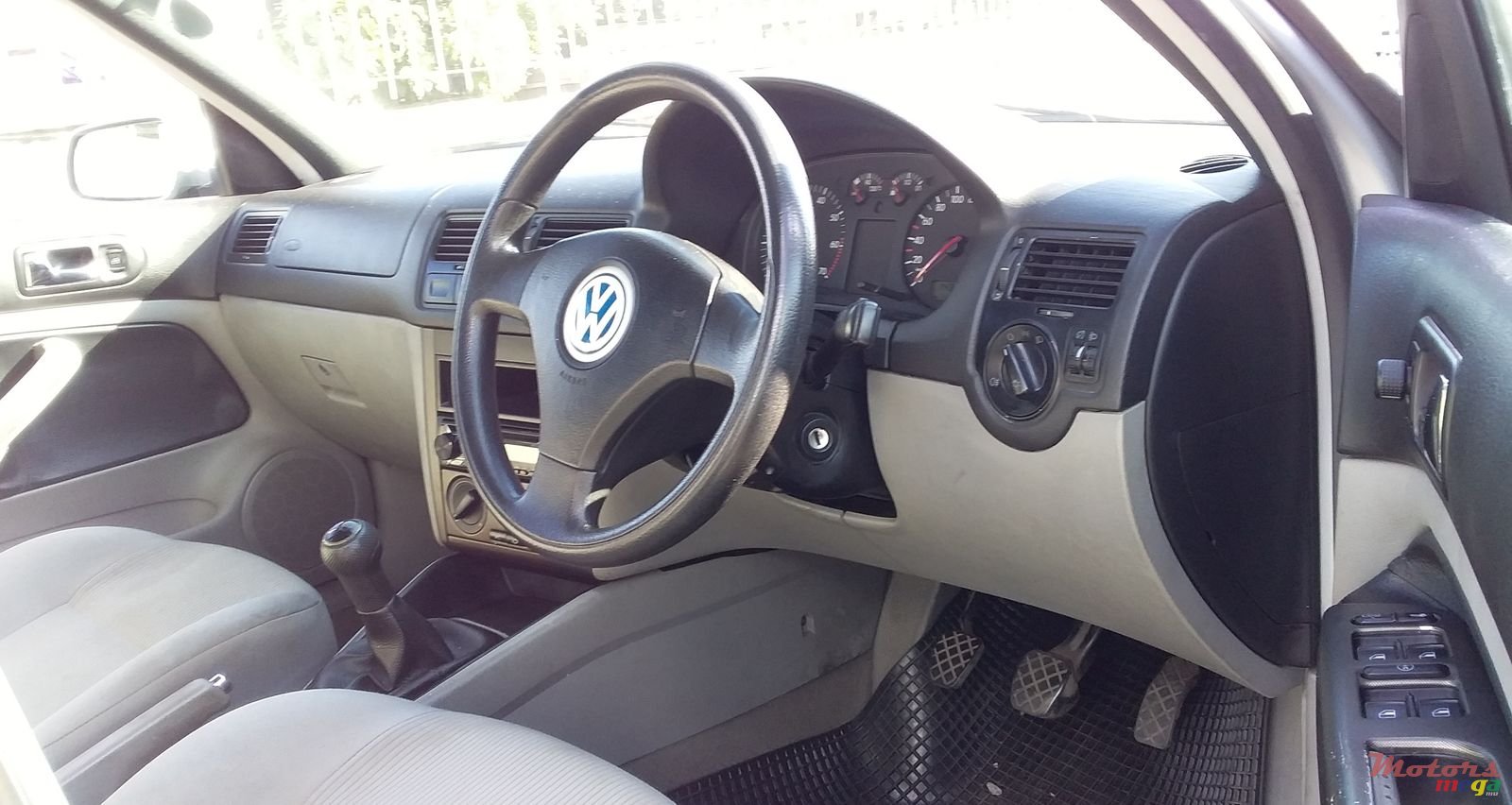 2002' Volkswagen Bora photo #3