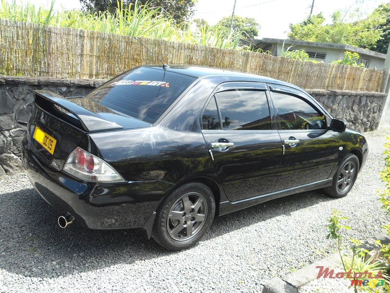 2005' Mitsubishi Lancer photo #2