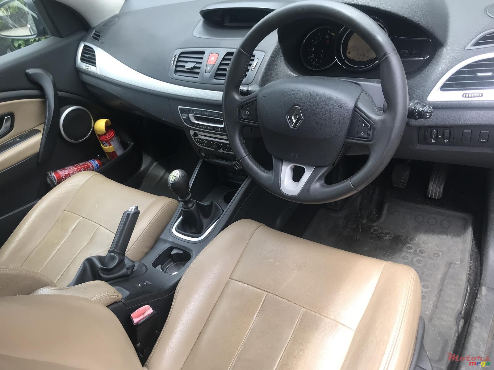 2010' Renault Megane TCe photo #2