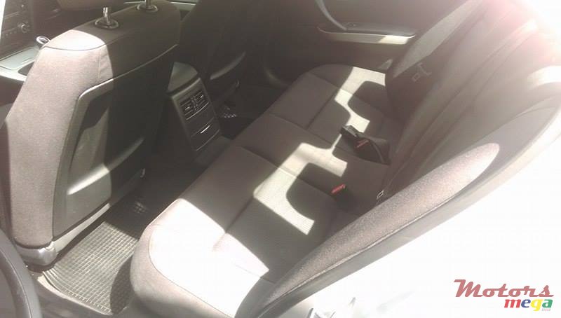 2008' BMW 318i photo #3