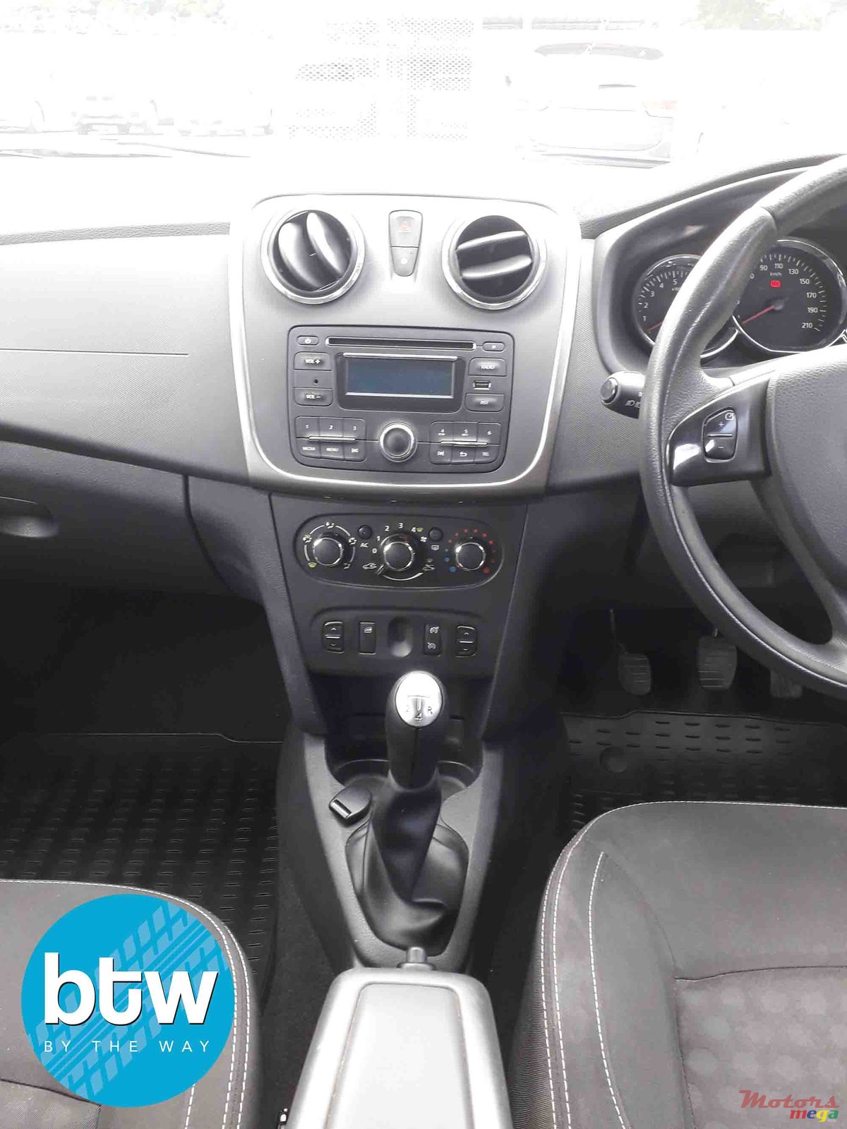 2014' Renault Sandero Turbo photo #5