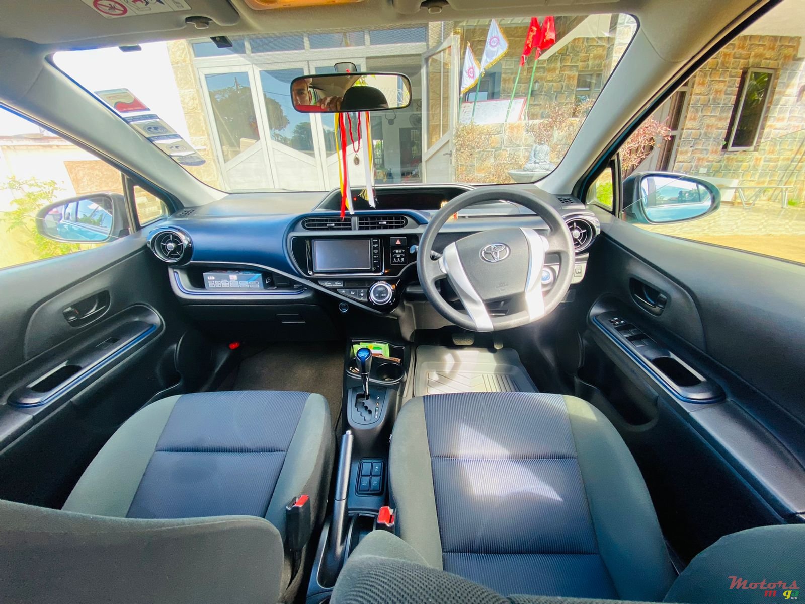 2015' Toyota Aqua photo #7