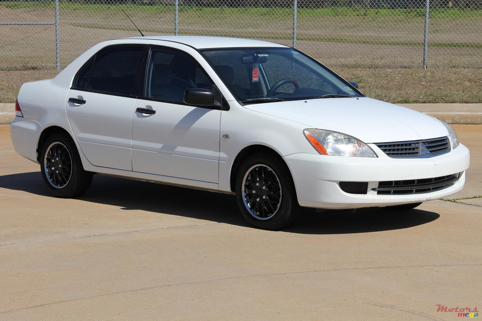 2007' Mitsubishi Lancer photo #2