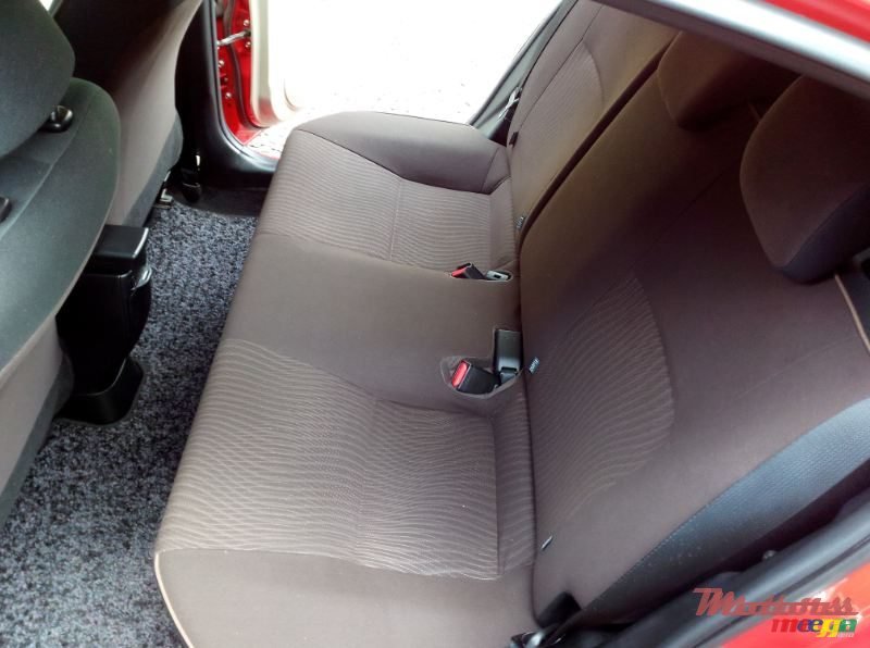 2013' Toyota Prius c photo #6