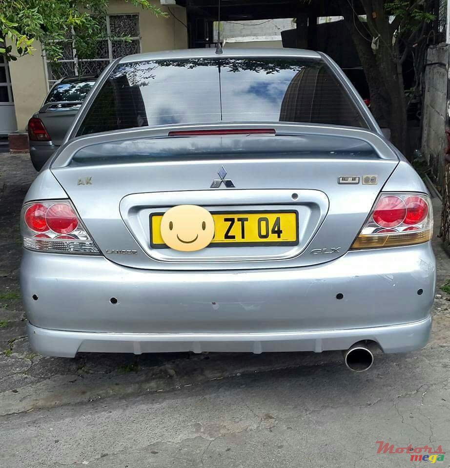 2004' Mitsubishi photo #2