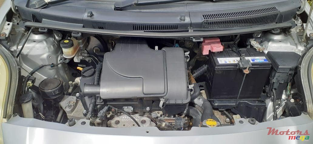 2010' Toyota Vitz photo #6