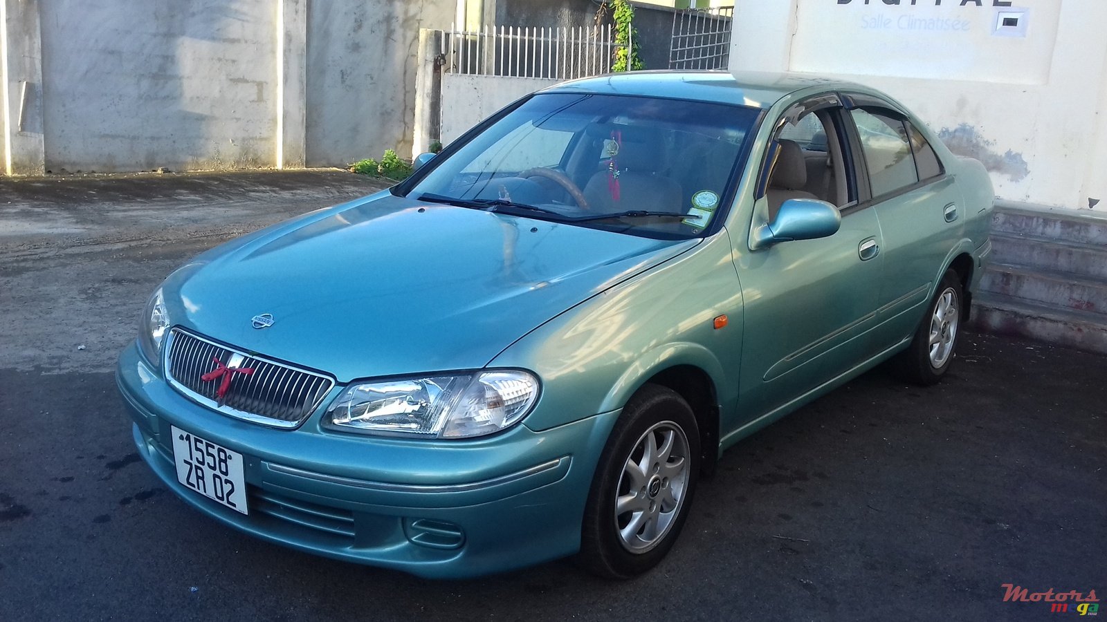 2002' Nissan Sunny photo #1