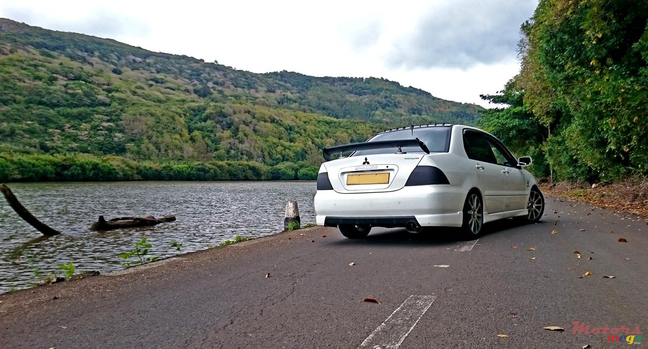 2006' Mitsubishi Lancer photo #3
