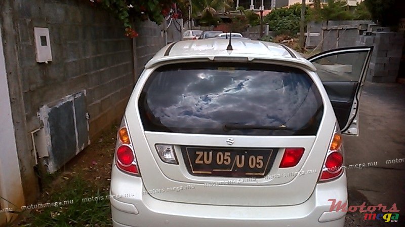 2005' Suzuki Liana photo #3