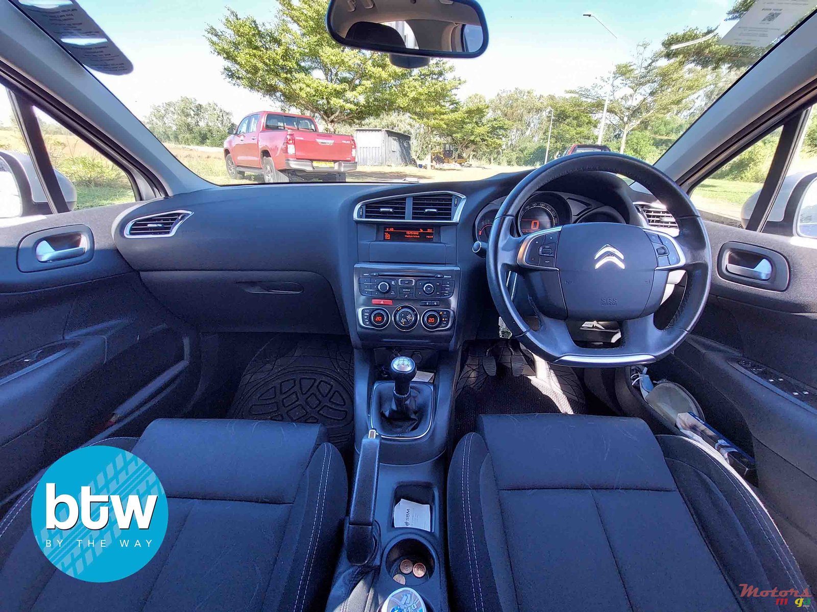 2014' Citroen C4 photo #6