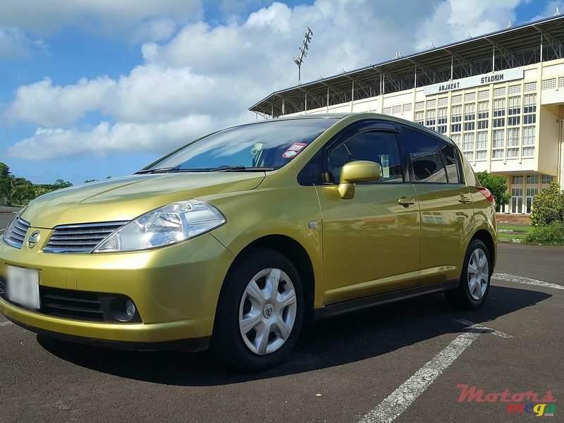 2005' Nissan Tiida photo #1