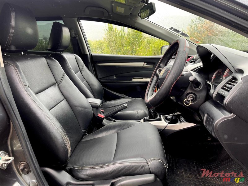 2010' Honda City photo #4