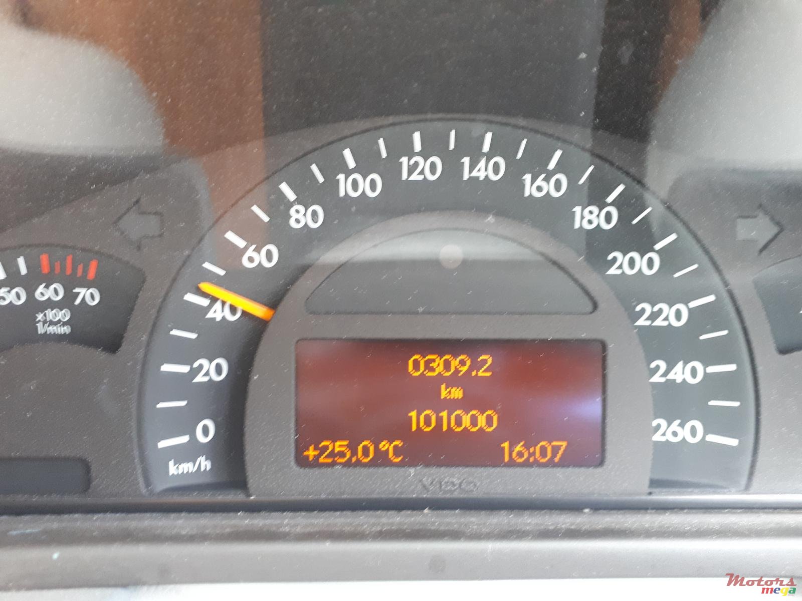 2004' Mercedes-Benz C-Class photo #6