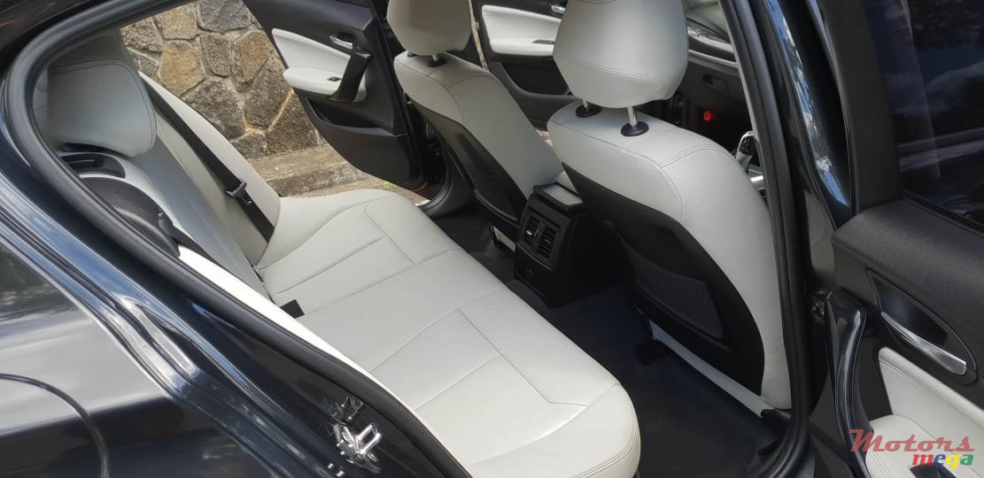 2012' BMW 118 photo #2