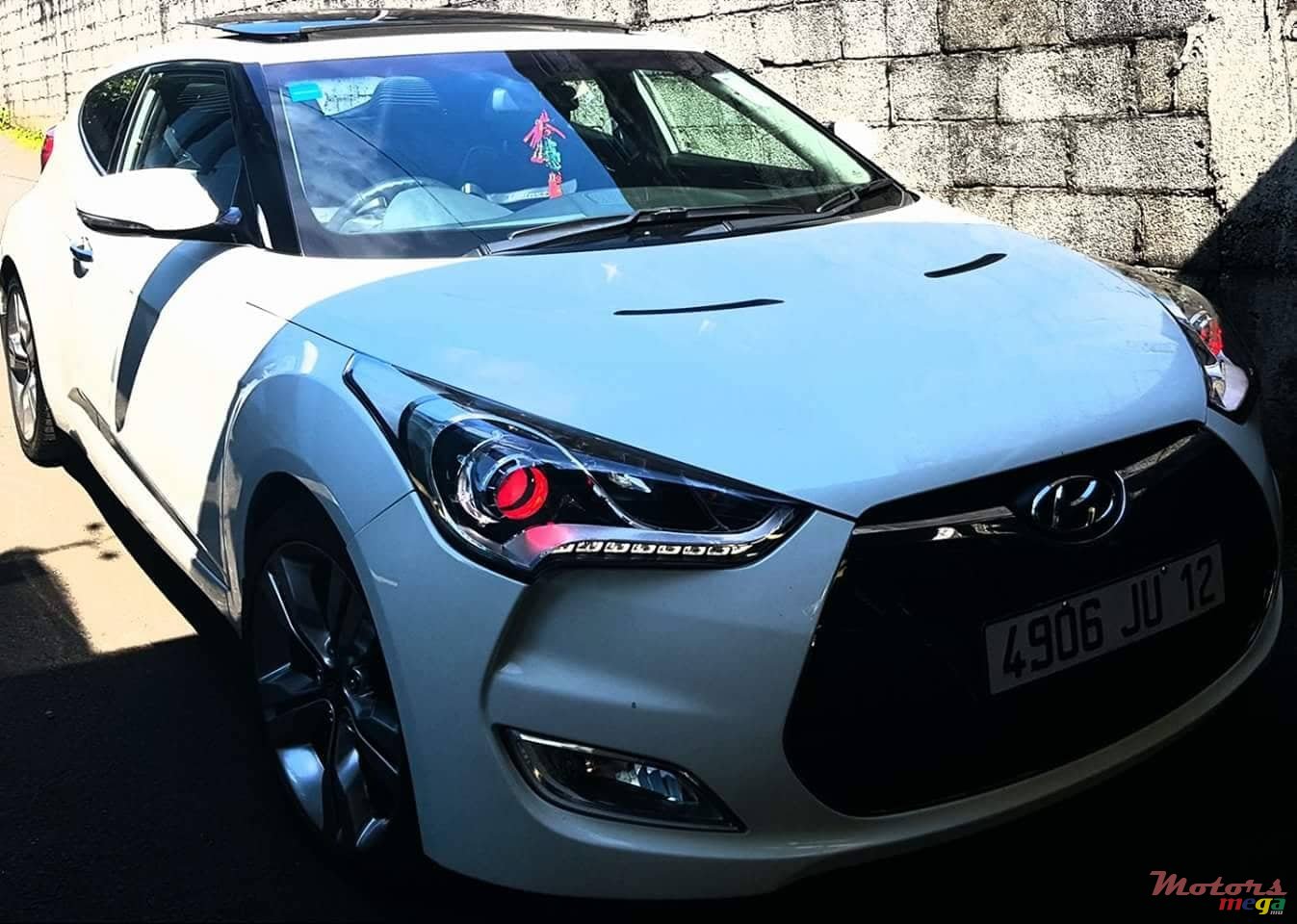 2012' Hyundai Veloster photo #1