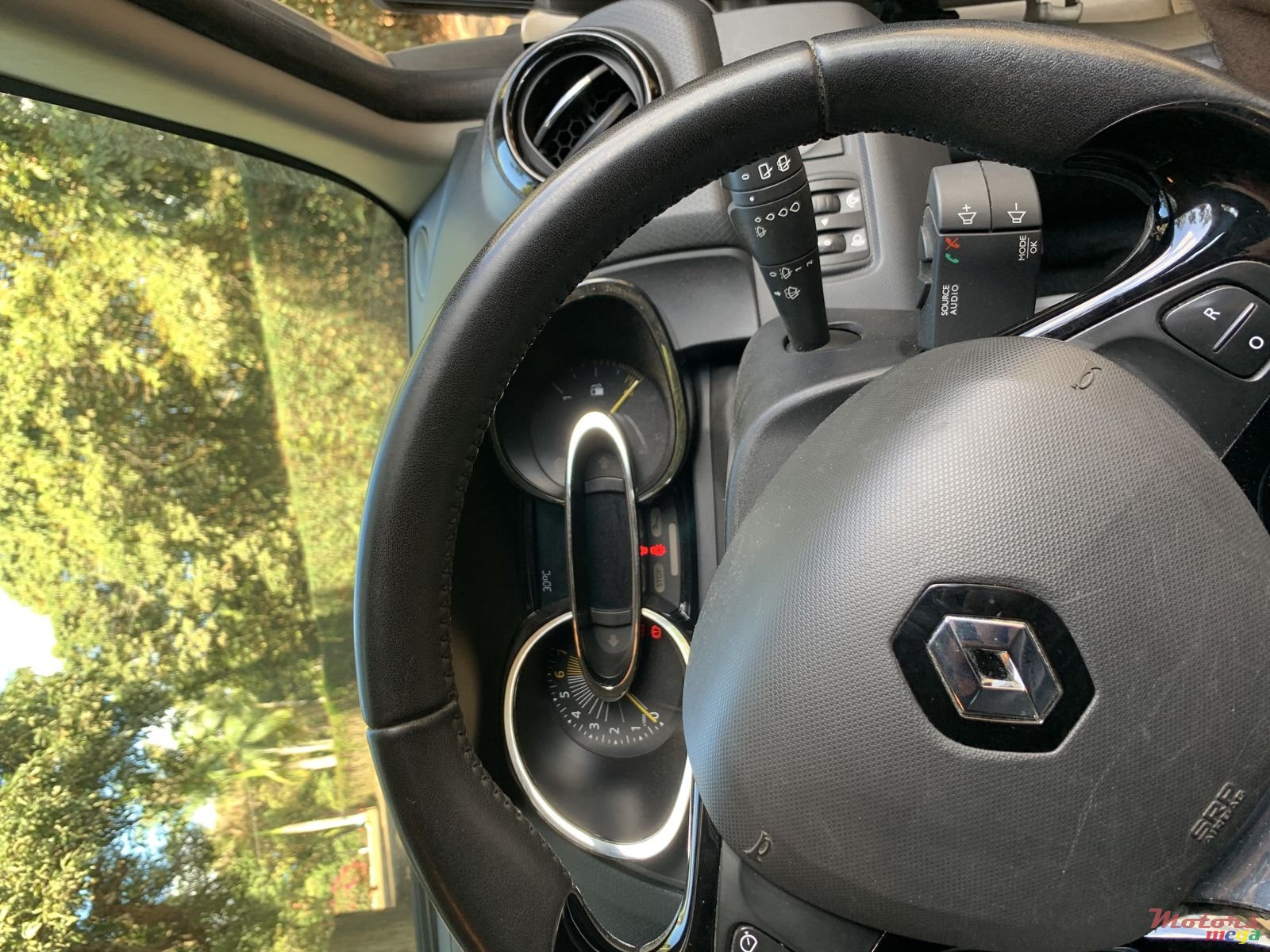 2014' Renault Clio photo #1