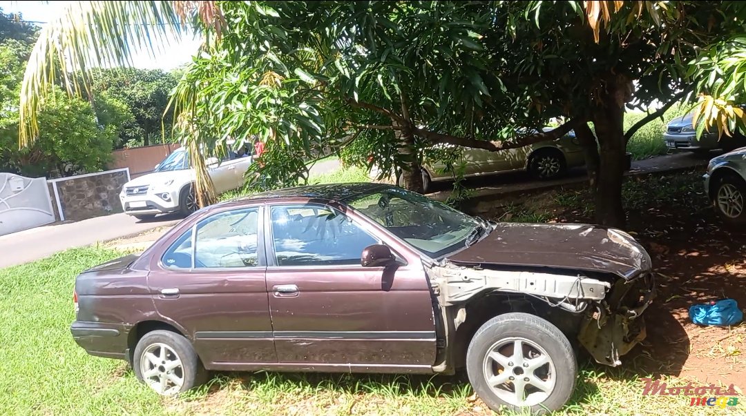 1999' Nissan Sunny photo #2