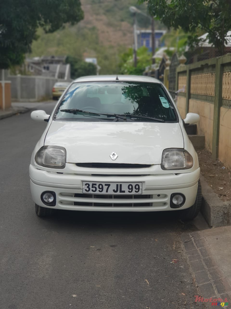 1999' Renault Clio photo #1