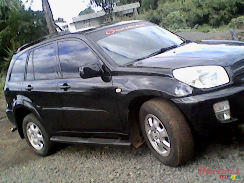 2003' Toyota RAV4 photo #1