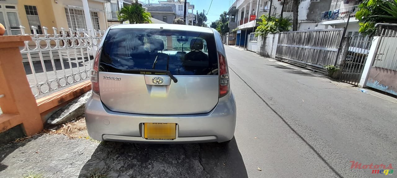 2006' Toyota Passo photo #2