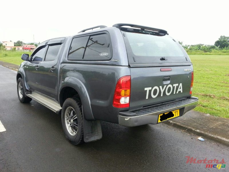 2011' Toyota Hilux 4x4 photo #2