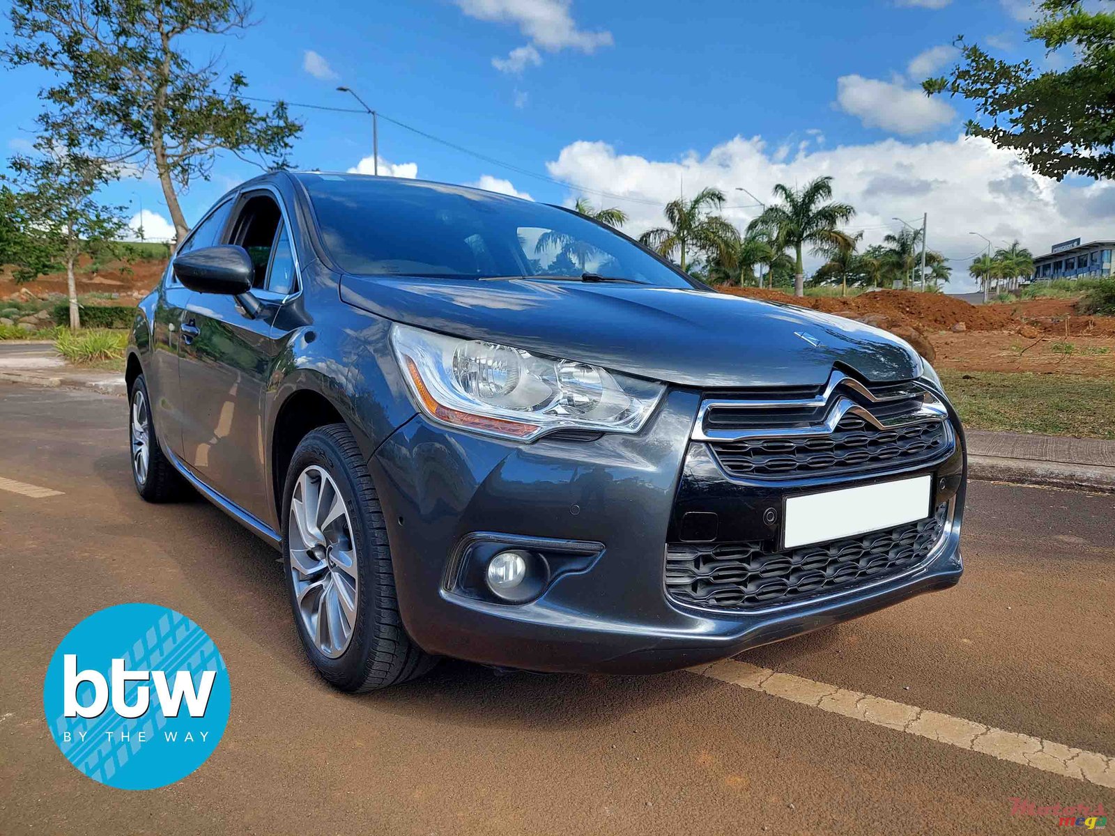 2013' Citroen DS4 photo #1