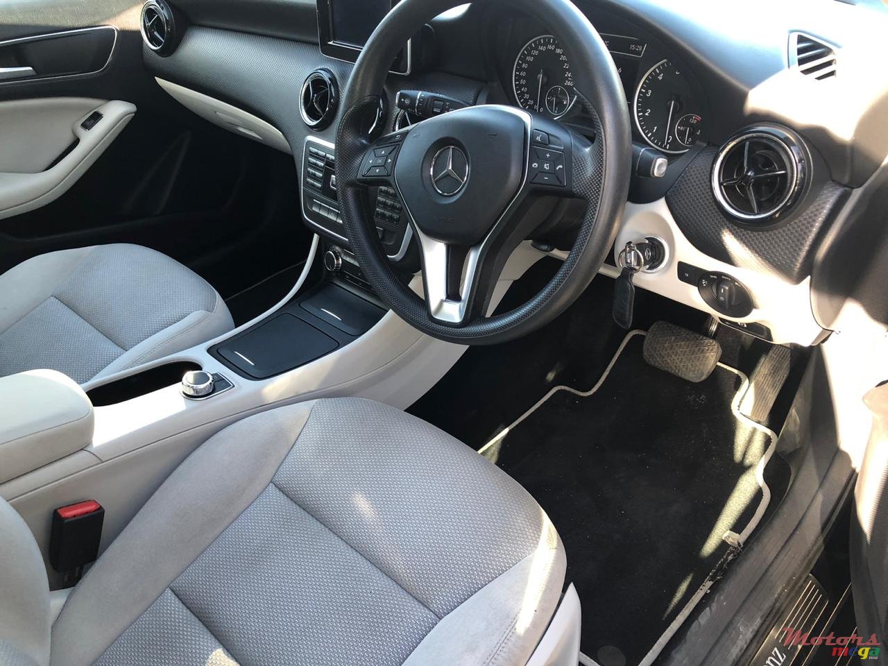 2013' Mercedes-Benz A 200 photo #2