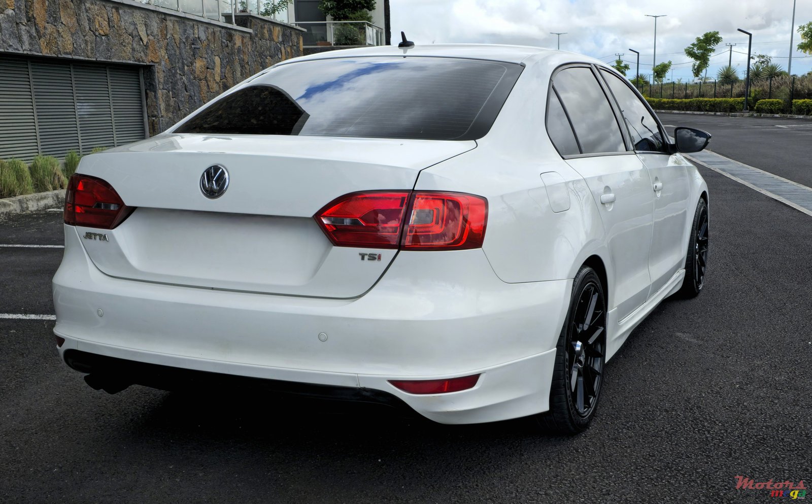 2013' Volkswagen Jetta 1.4 TURBO DSG photo #3