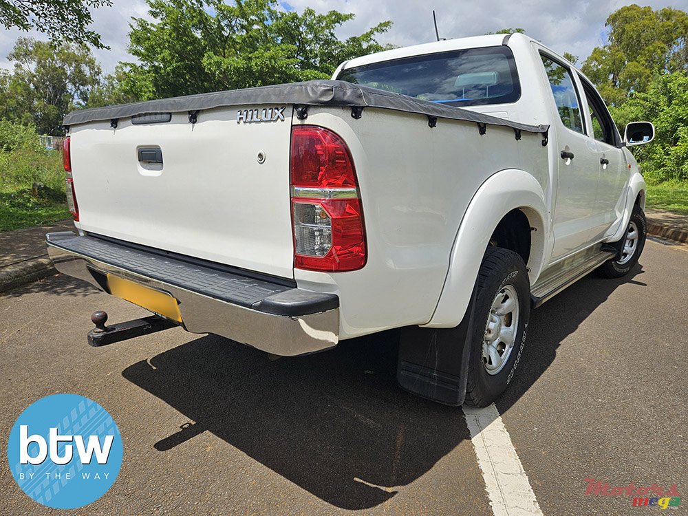 2015' Toyota Hilux photo #4