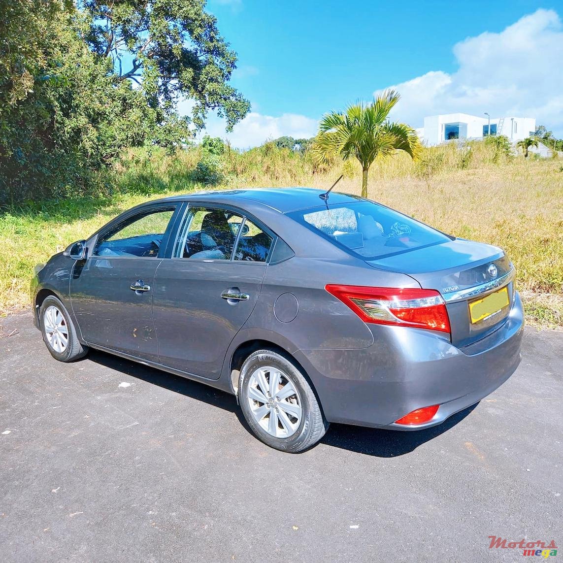 2014' Toyota Yaris photo #2