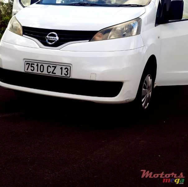 2013' Nissan NV 200 photo #2