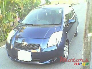 2007' Toyota Vitz photo #1