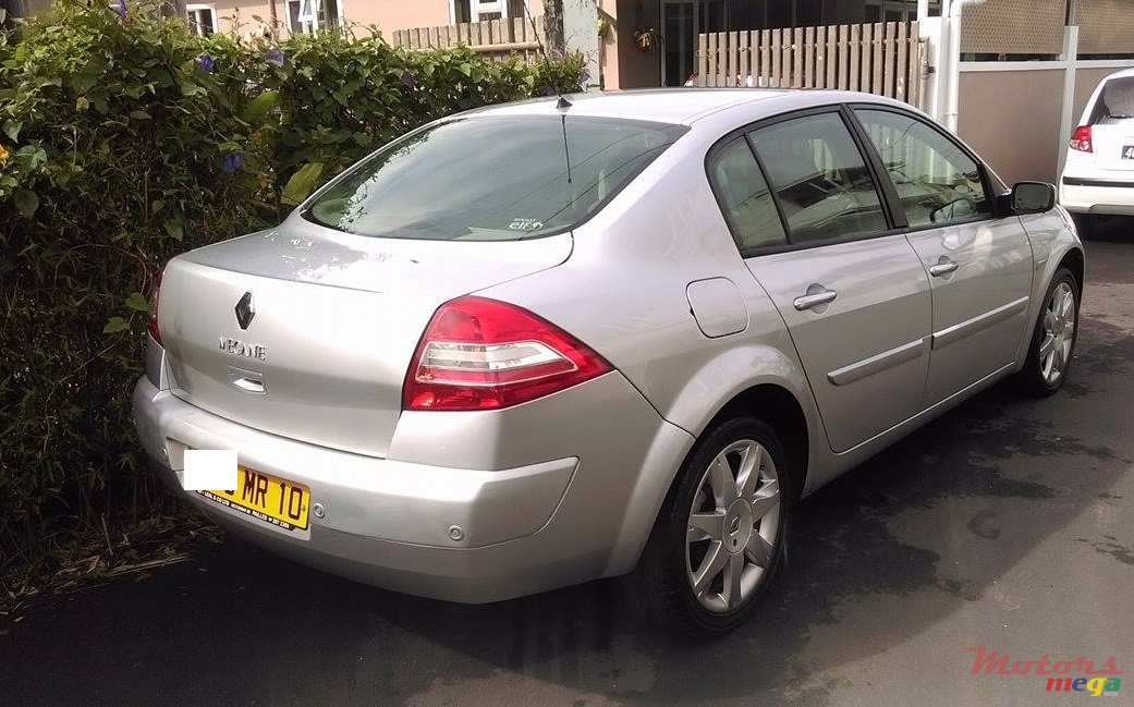 2010' Renault Megane 1.6 Lux photo #2
