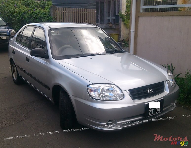 2004' Hyundai Accent photo #1